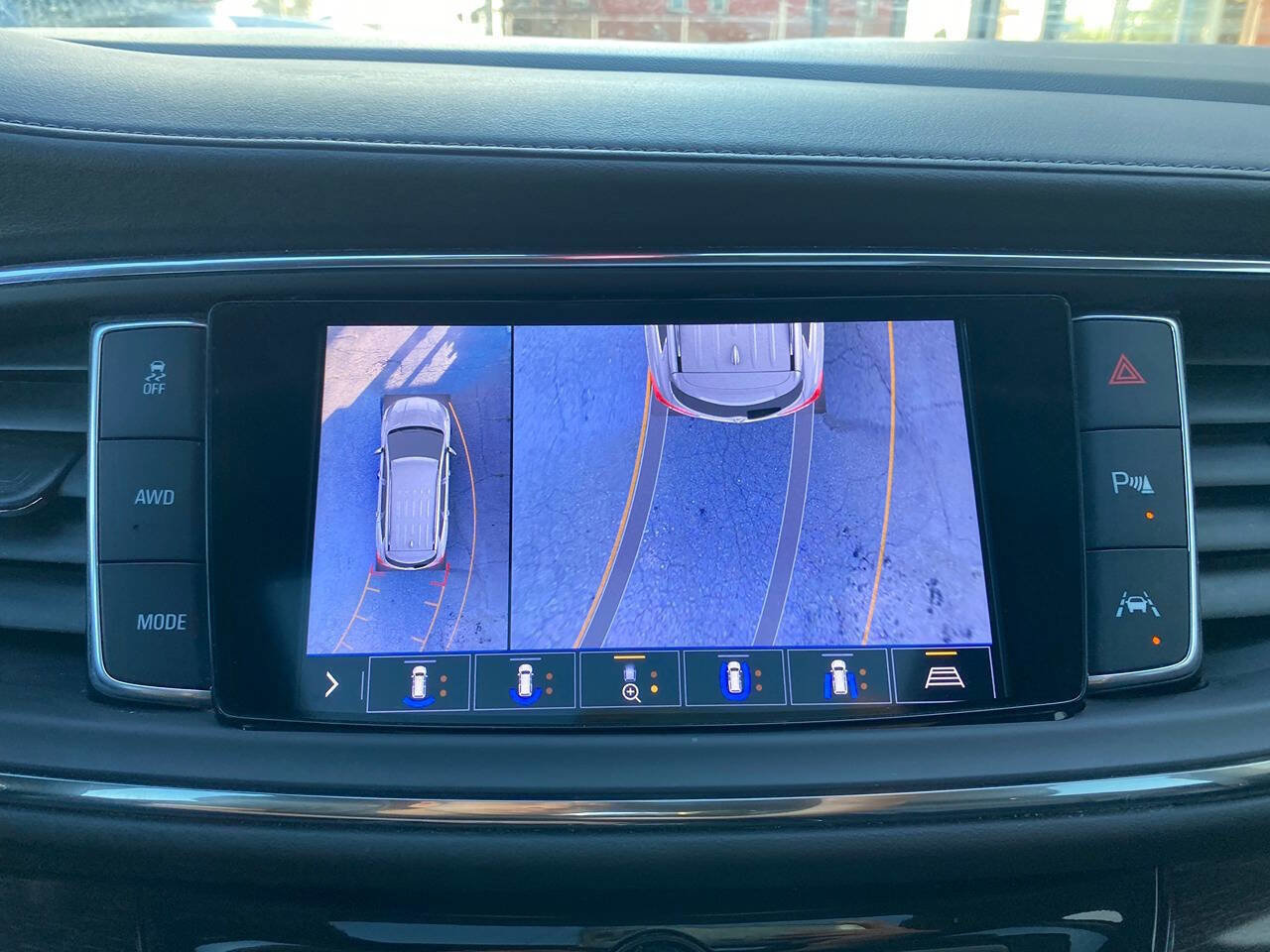 Used 2021 Buick Enclave Avenir AWD/4WD image 32