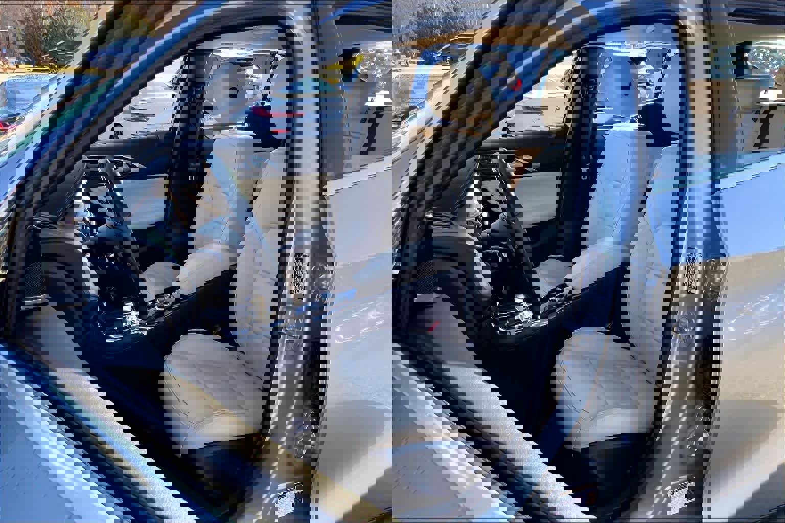 Used 2018 INFINITI QX30 Premium w/ Cargo Package image 7