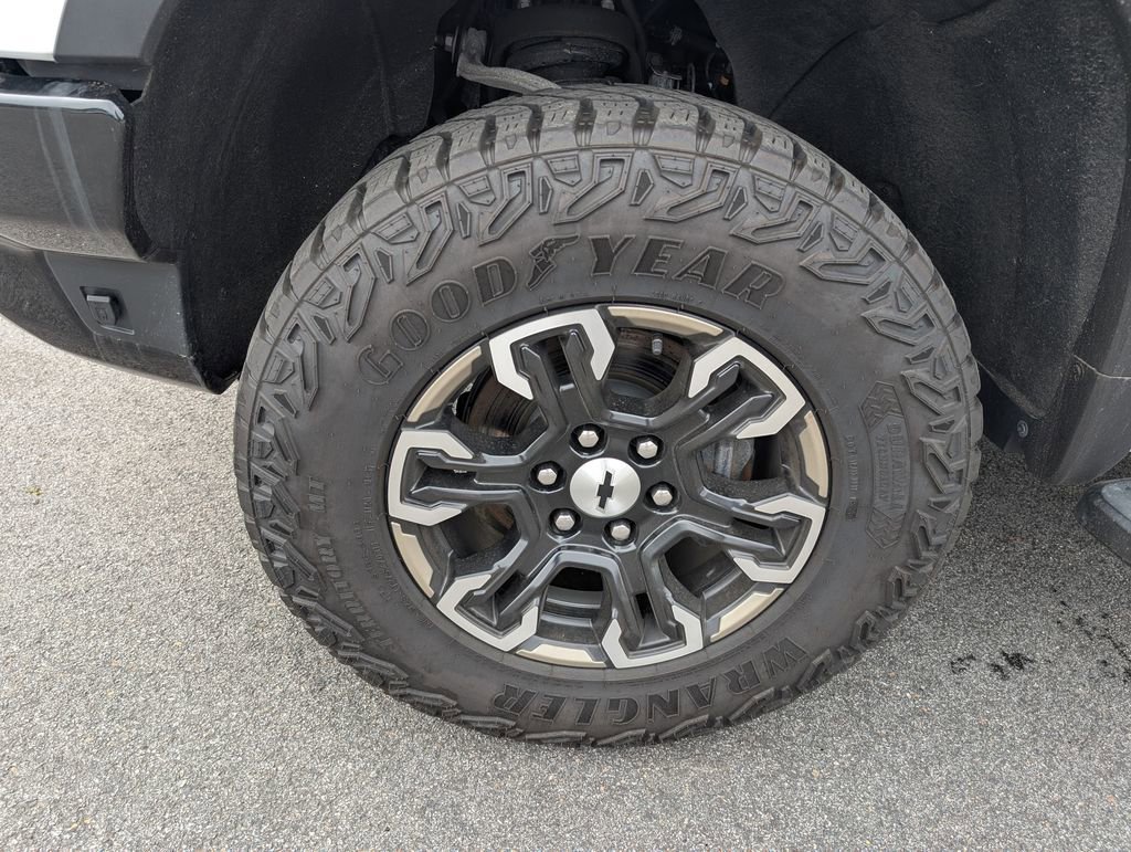 Used 2024 Chevrolet Silverado 1500 ZR2 AWD/4WD image 12