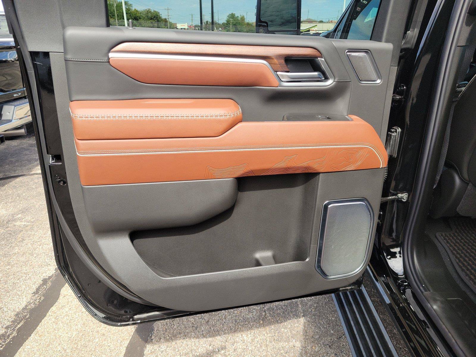 New 2026 GMC Sierra 2500 Denali Ultimate AWD/4WD image 13
