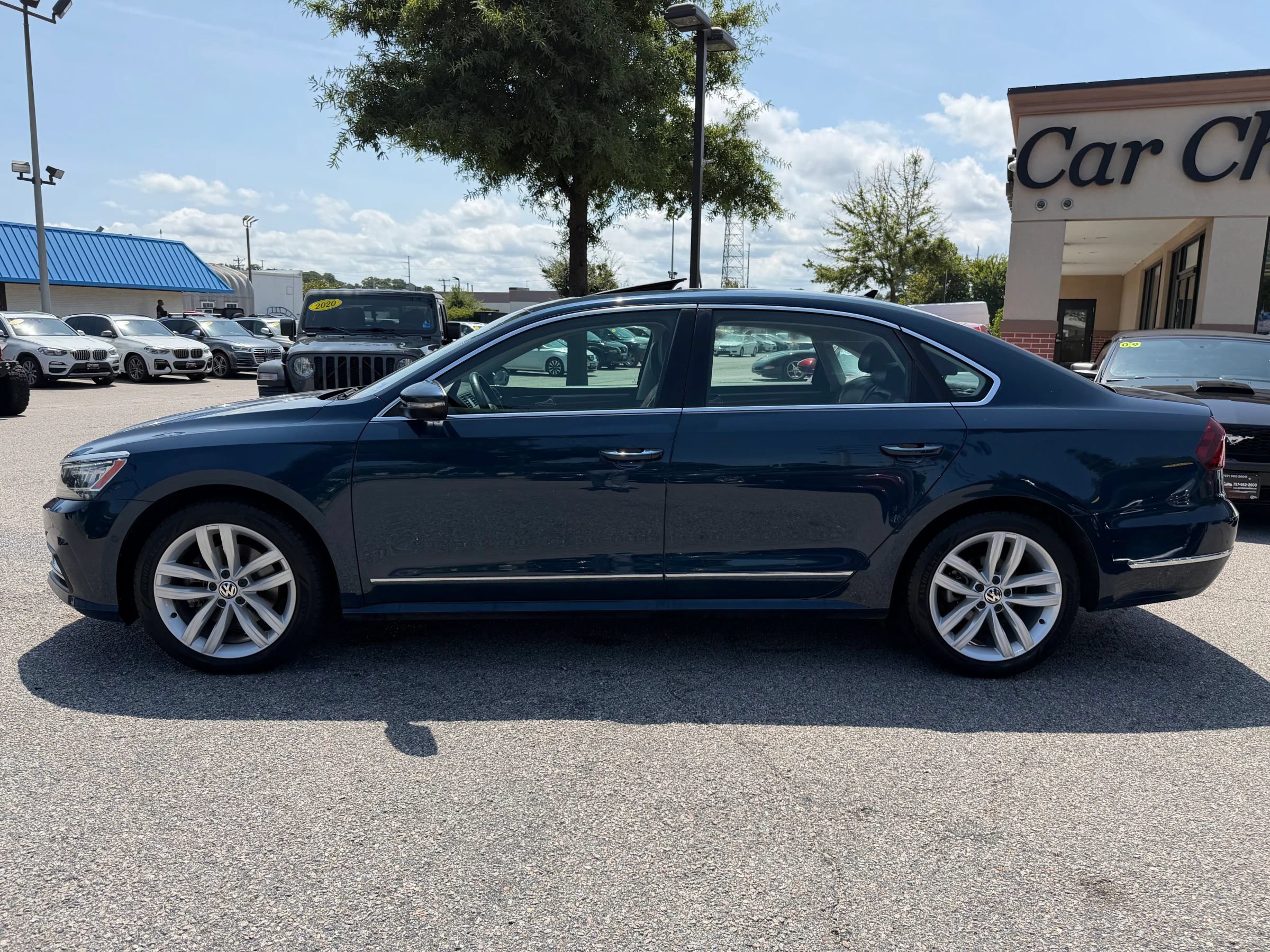 Used 2018 Volkswagen Passat 2.0T SEL Premium FWD image 10