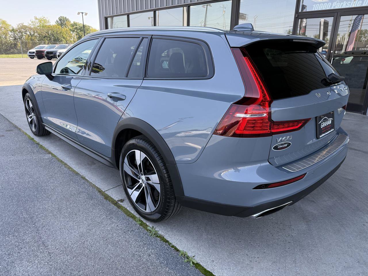 Used 2022 Volvo V60 T5 Cross Country AWD/4WD image 6