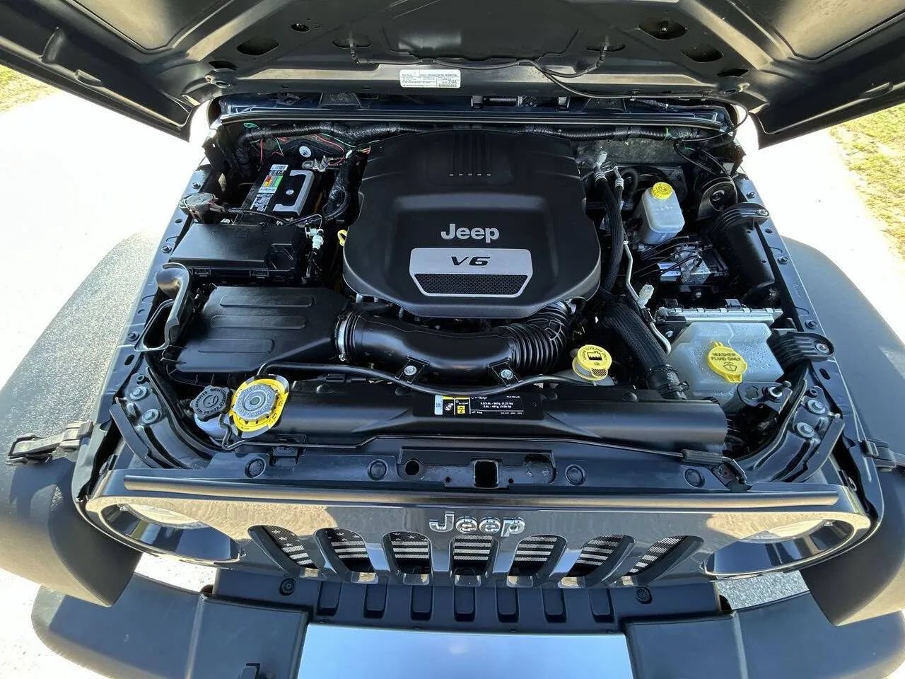 Used 2018 Jeep Wrangler Unlimited Sport w/ Dual Top Group AWD/4WD image 24