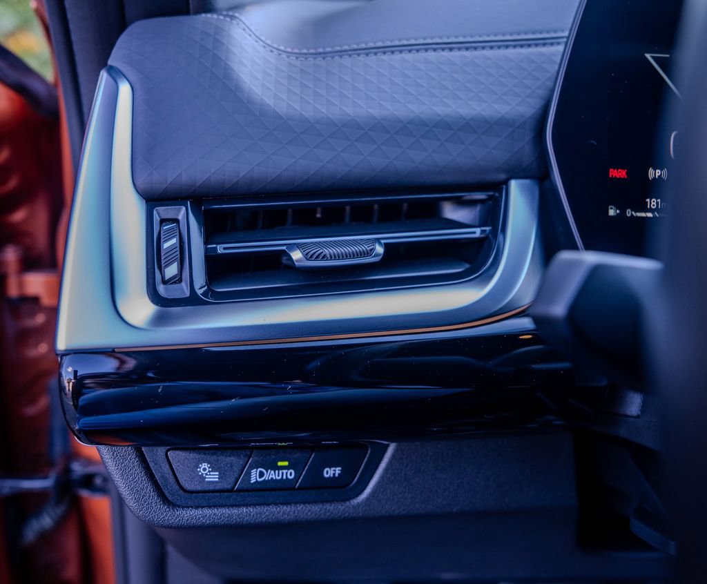 Used 2025 BMW X2 xDrive28i image 8