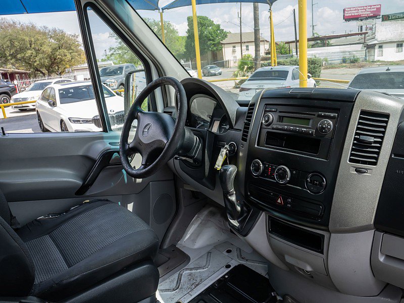 Used 2010 Mercedes-Benz Sprinter 3500 image 17