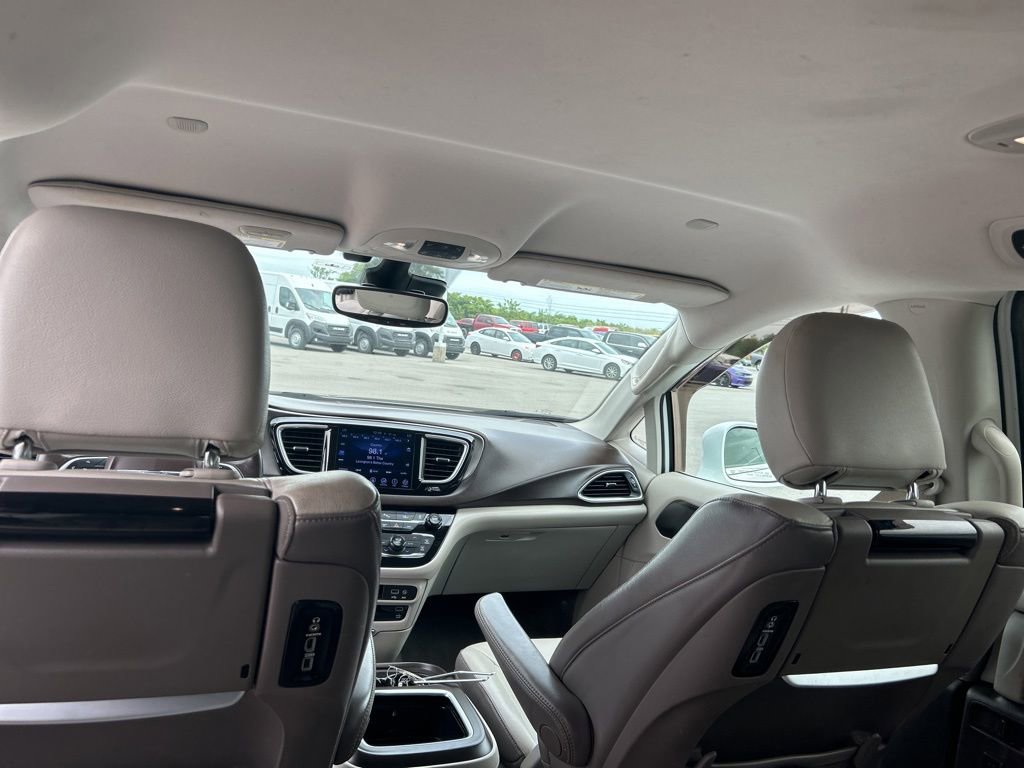 Used 2017 Chrysler Pacifica Touring-L Plus w/ Advanced Safetytec Group FWD image 18