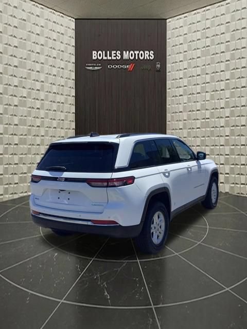 Certified 2023 Jeep Grand Cherokee Laredo AWD/4WD image 4