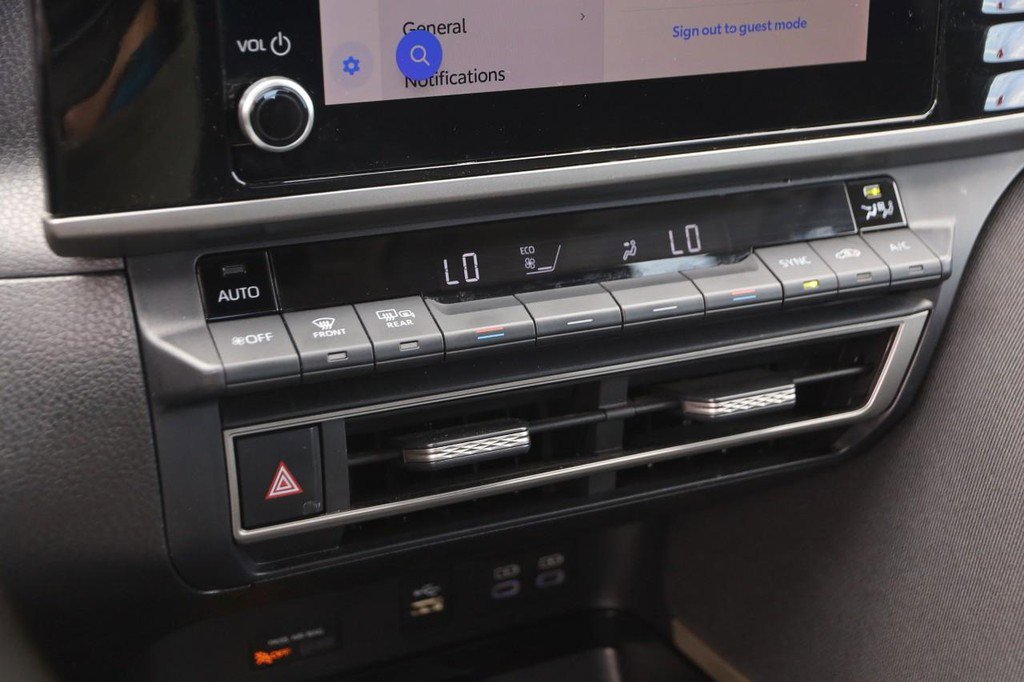 Used 2025 Toyota Camry LE FWD image 17