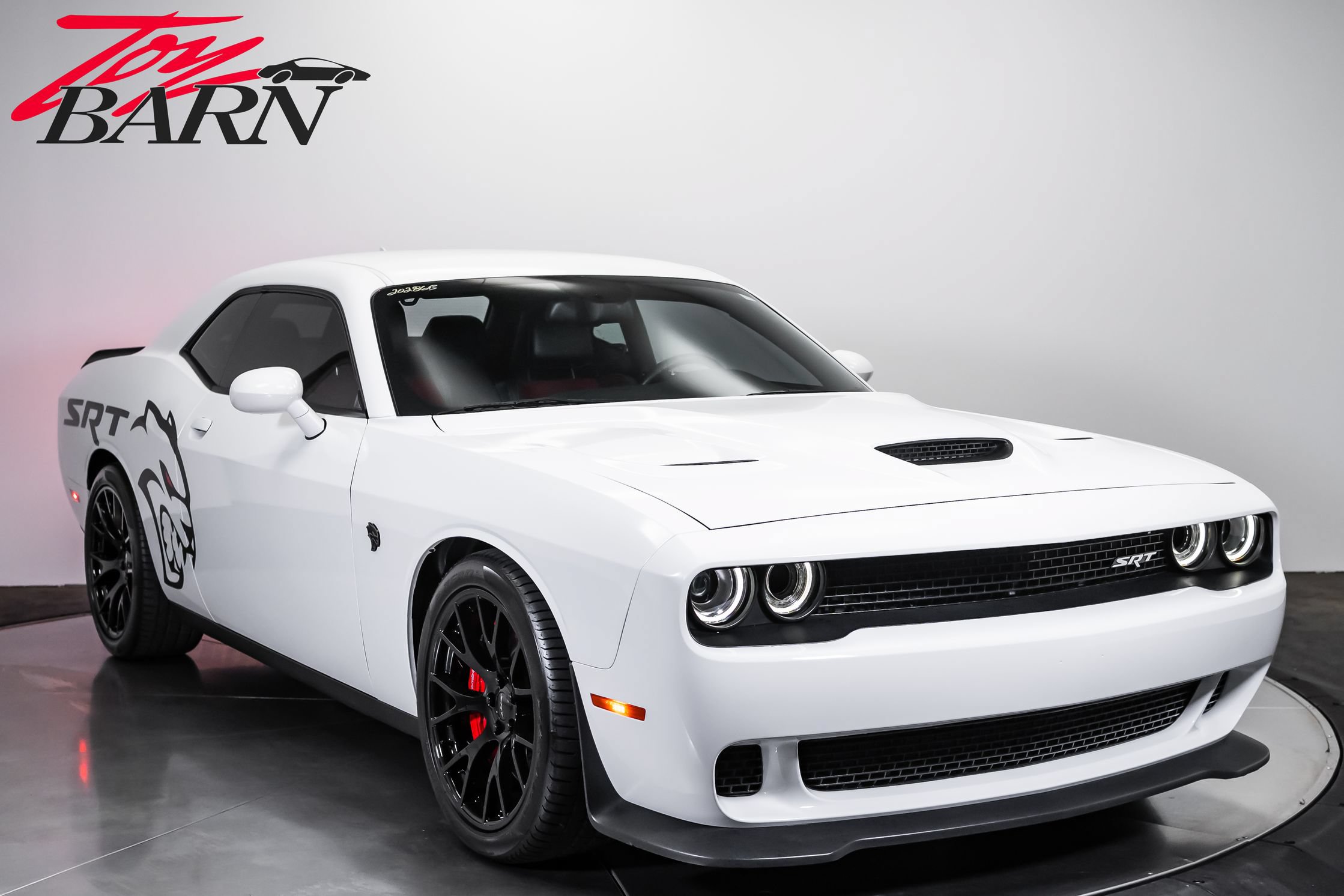 Used 2015 Dodge Challenger SRT Hellcat RWD image 7