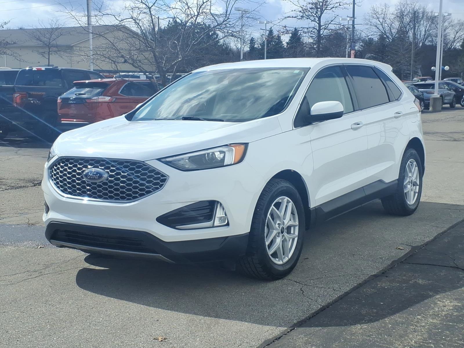 Used 2023 Ford Edge SEL w/ Convenience Package image 3