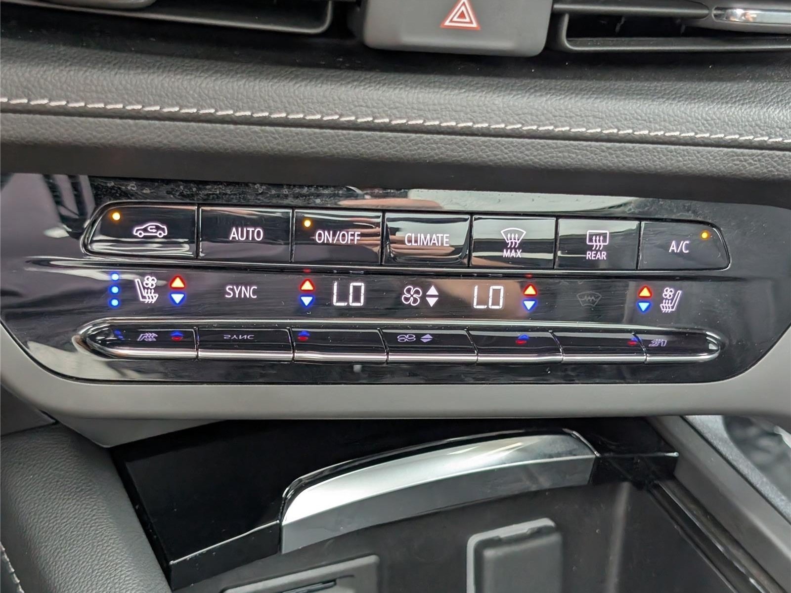 Used 2023 Buick Envision Avenir AWD/4WD image 29