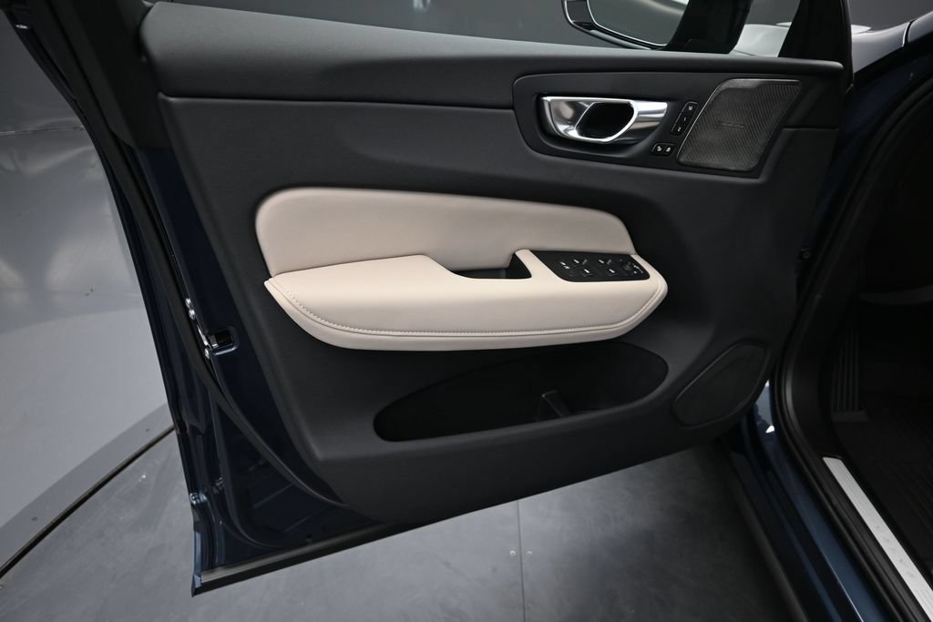 New 2026 Volvo XC60 B5 Plus w/ Climate Package AWD/4WD image 9