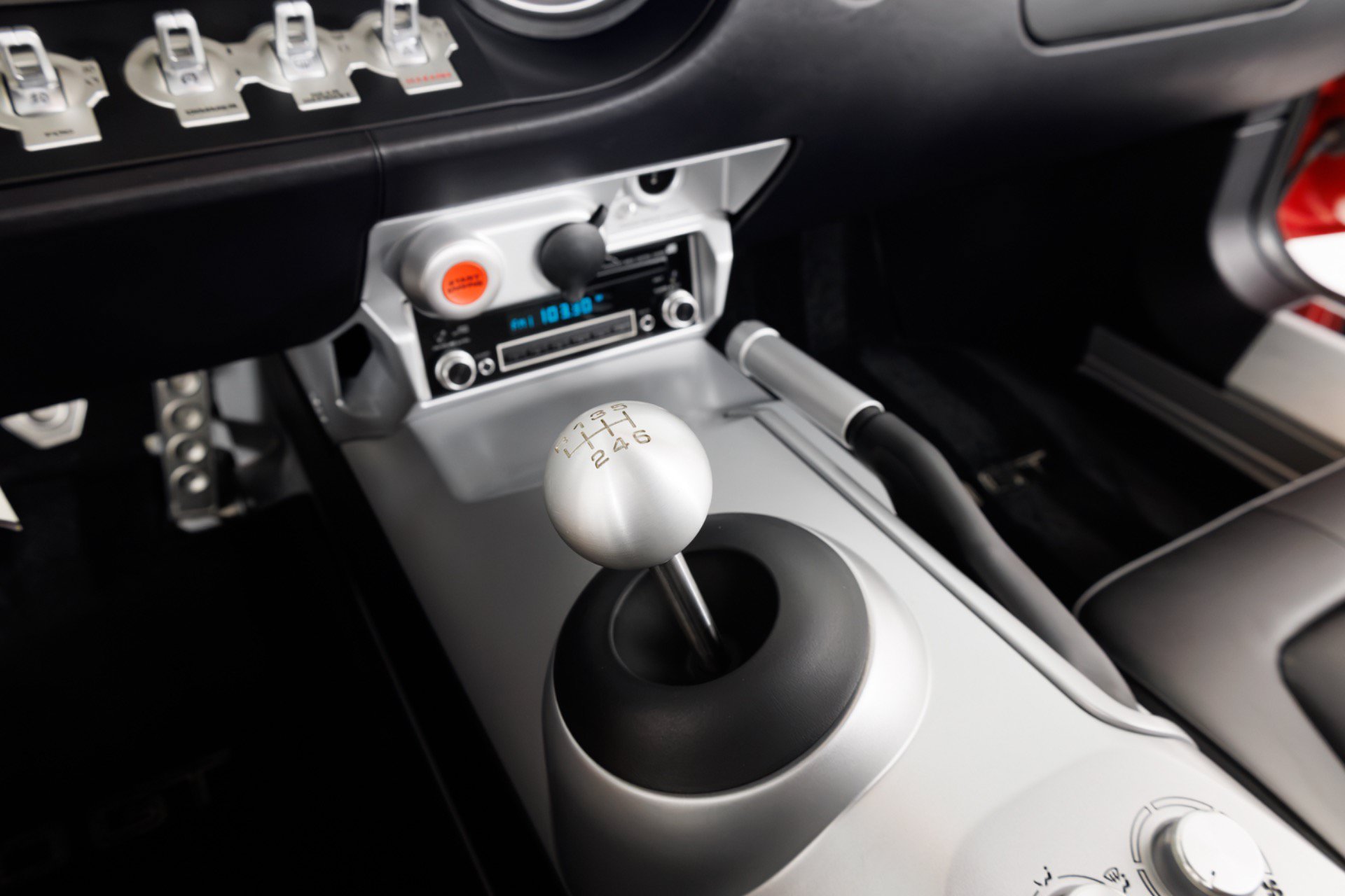 Used 2006 Ford GT RWD image 27