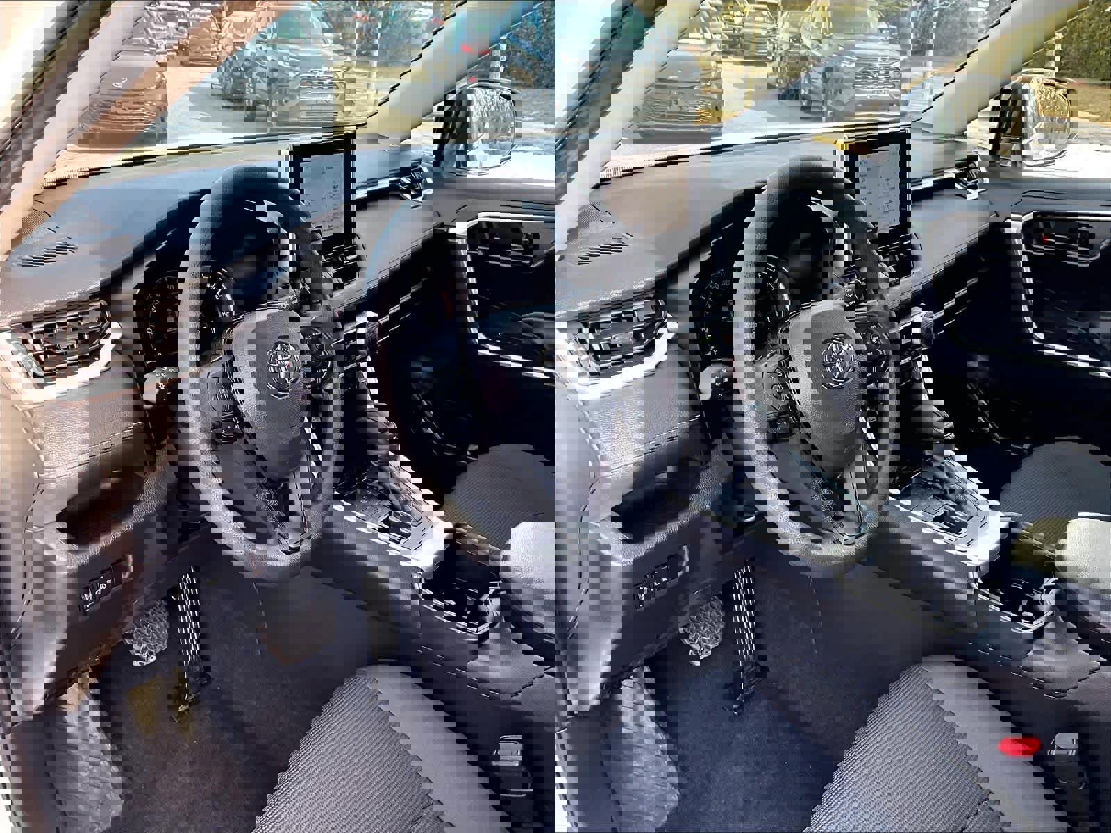 Used 2024 Toyota RAV4 LE image 8