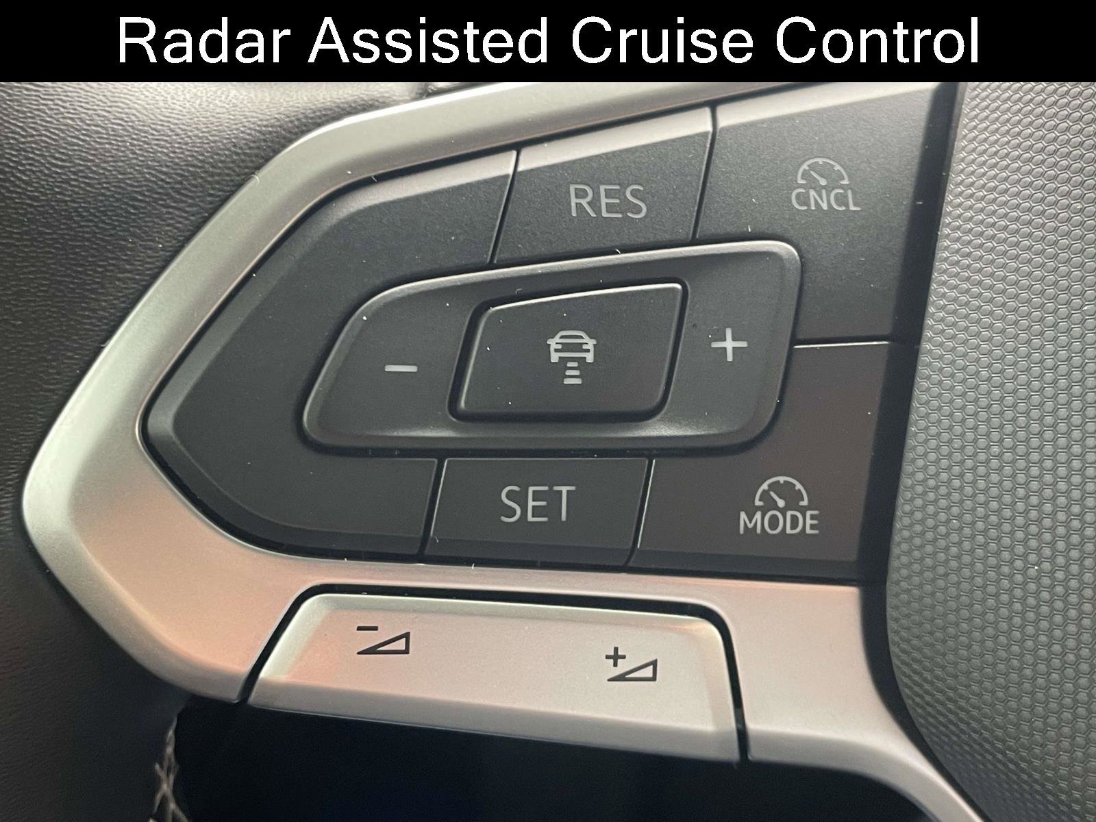 Used 2025 Volkswagen Tiguan SE image 19