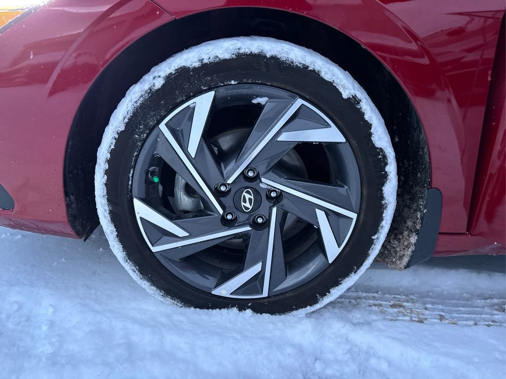 Used 2025 Hyundai Elantra Sport image 12