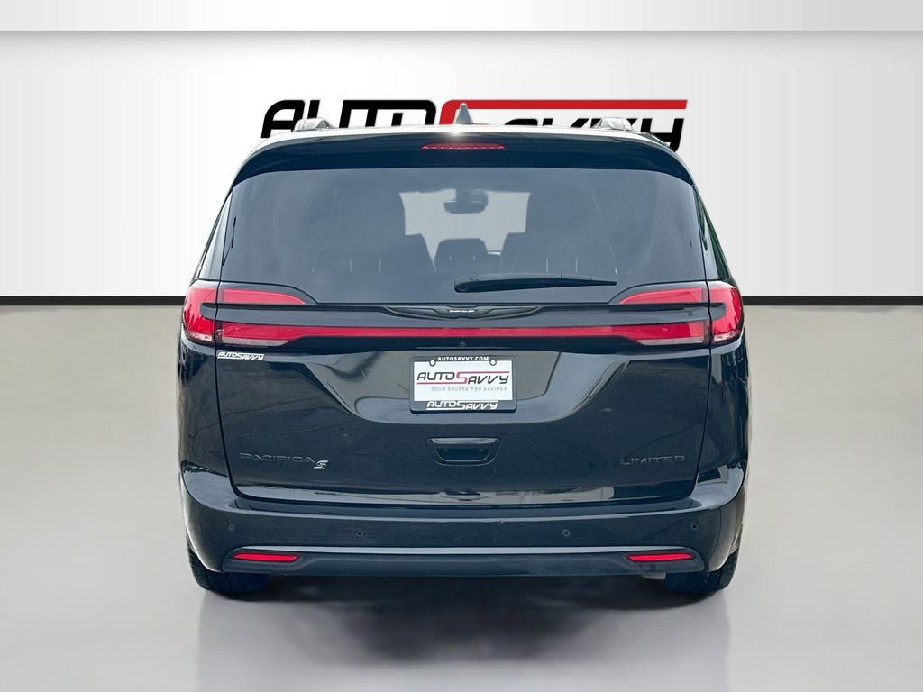 Used 2025 Chrysler Pacifica Limited FWD image 6