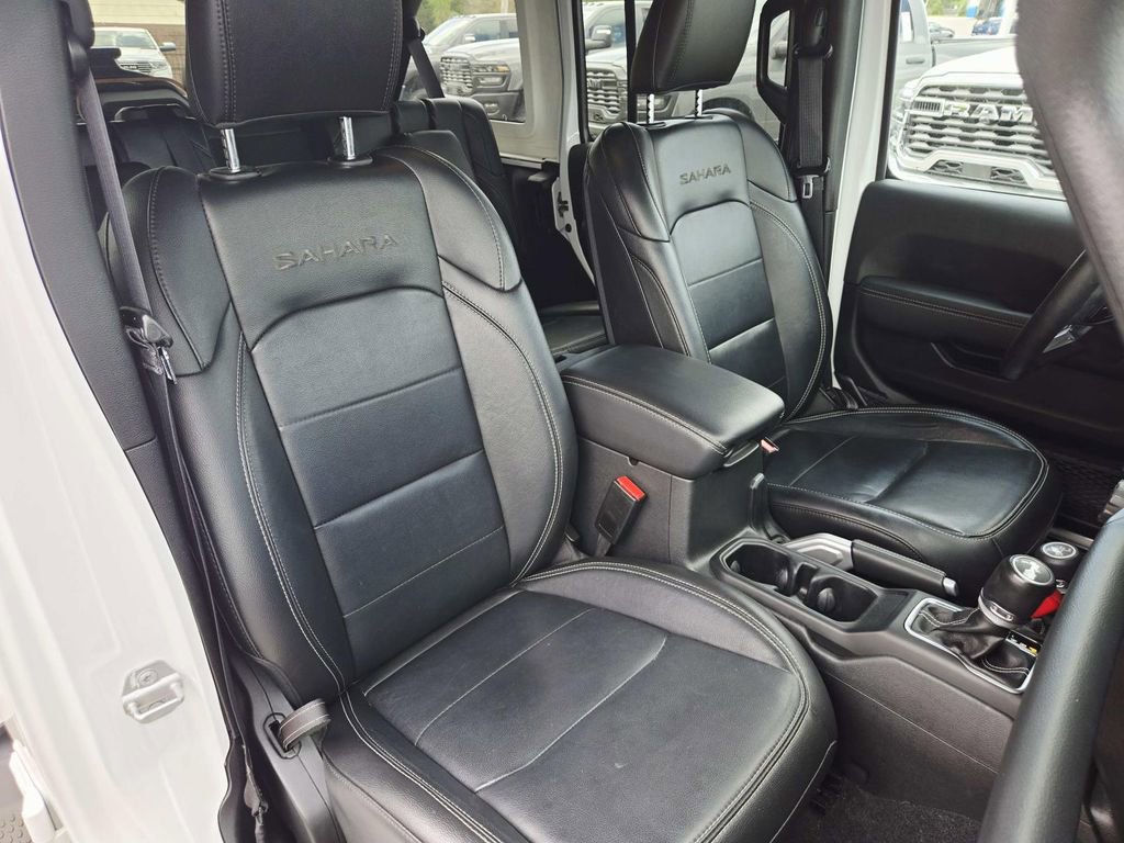 Used 2023 Jeep Wrangler Unlimited Sahara w/ Cold Weather Group AWD/4WD image 20