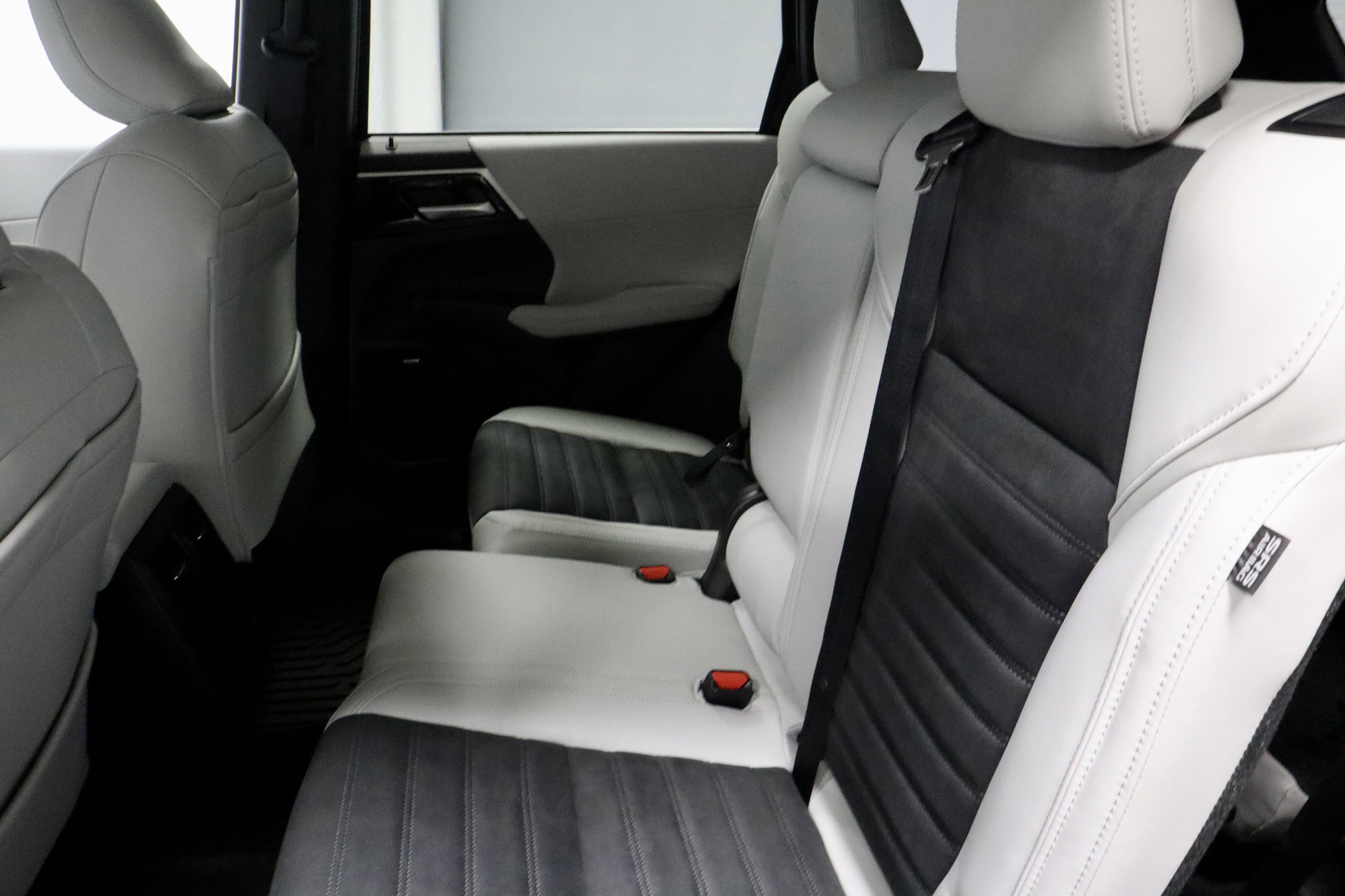 New 2025 Mitsubishi Outlander SE image 18