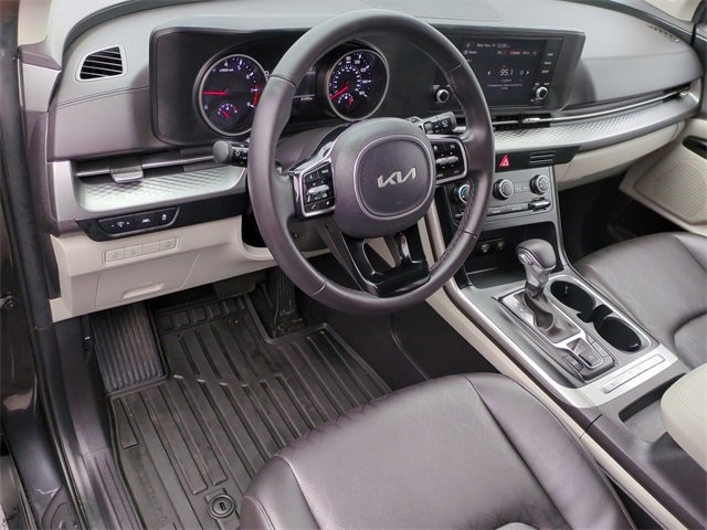 Used 2024 Kia Carnival LX image 11