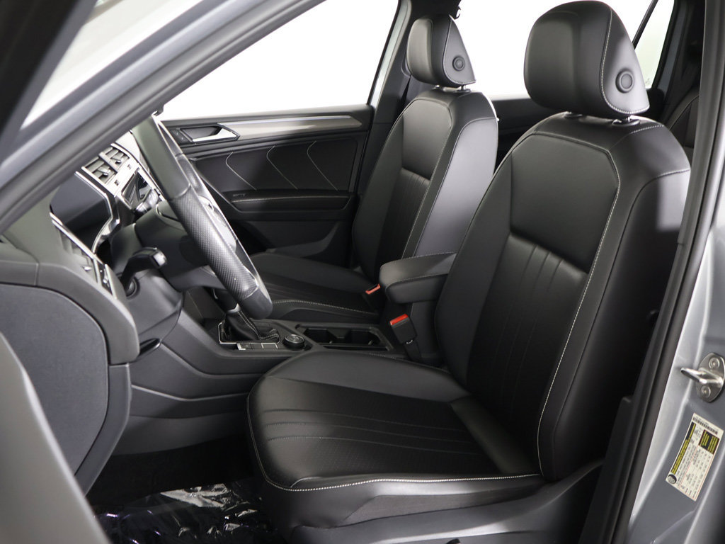 Used 2024 Volkswagen Tiguan SE R-Line AWD/4WD image 33