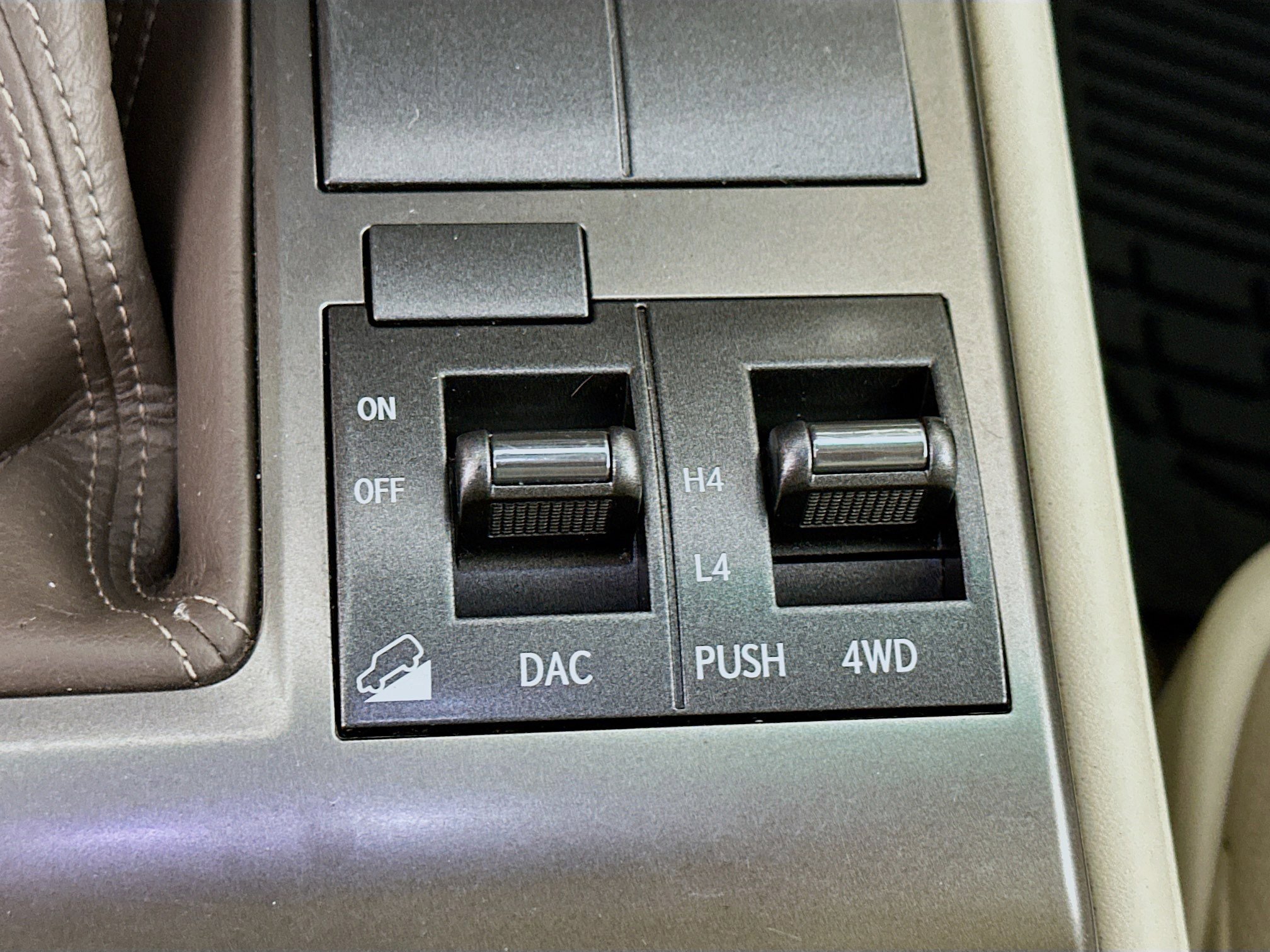 Used 2016 Lexus GX 460 w/ Premium Package image 26