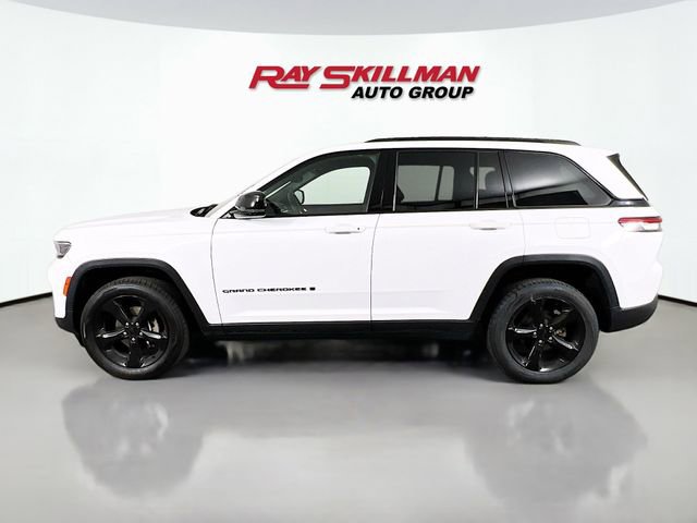 Used 2024 Jeep Grand Cherokee Altitude RWD image 4