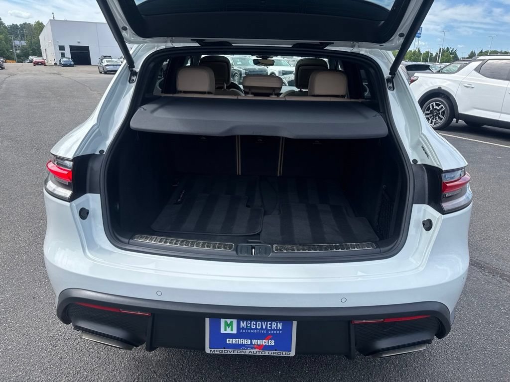 Used 2023 Porsche Macan AWD/4WD image 10
