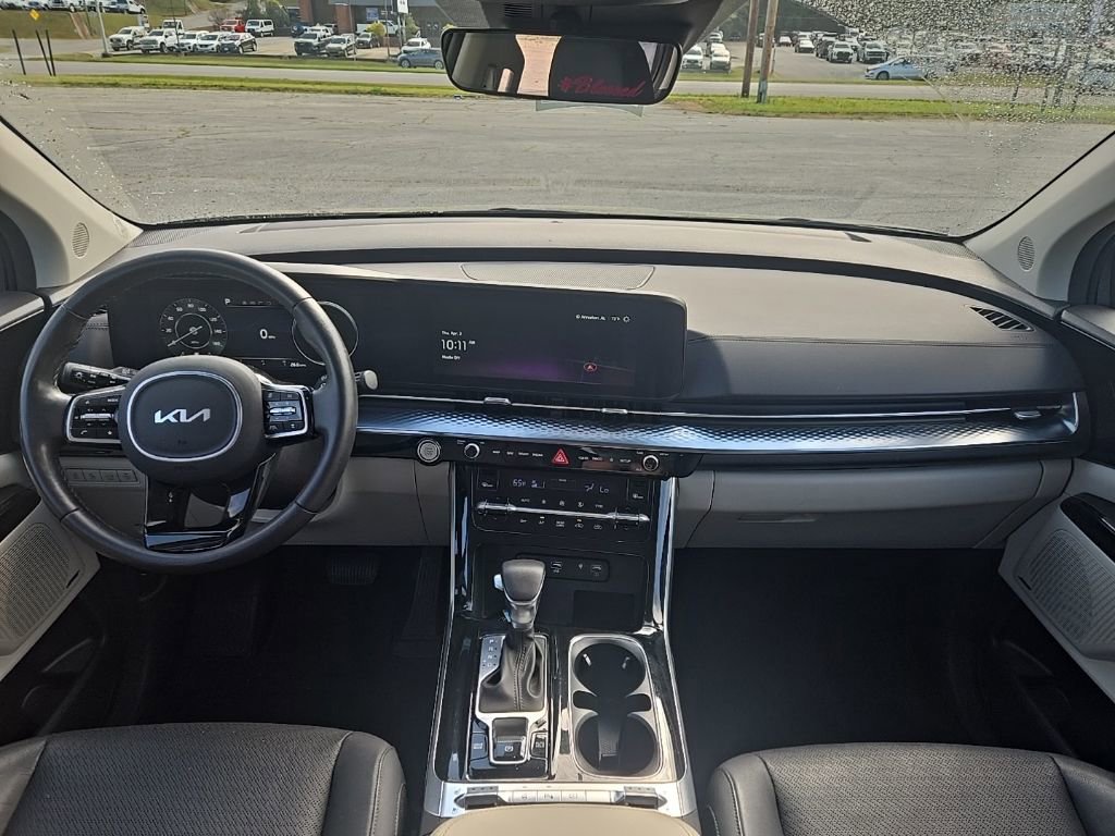 Used 2024 Kia Carnival SX Prestige image 3
