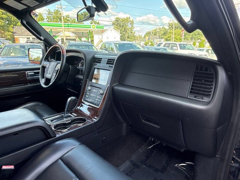 Used 2017 Lincoln Navigator L Select AWD/4WD image 17