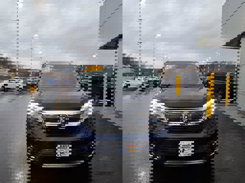 Used 2022 Honda Pilot Touring image 2