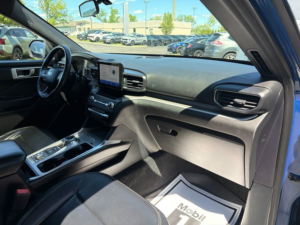 Used 2020 Ford Explorer XLT w/ Equipment Group 202A AWD/4WD image 12