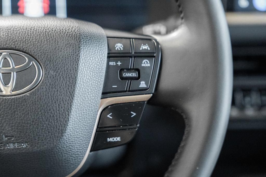 Used 2023 Toyota Crown AWD/4WD image 17
