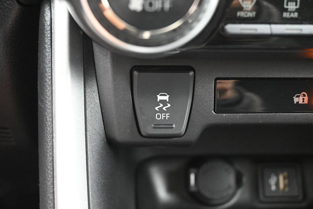 Used 2025 Toyota RAV4 LE AWD/4WD image 22