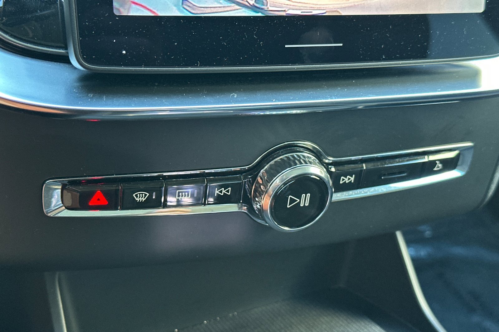 Certified 2025 Volvo XC90 B5 Core w/ Protection Package Premier image 23