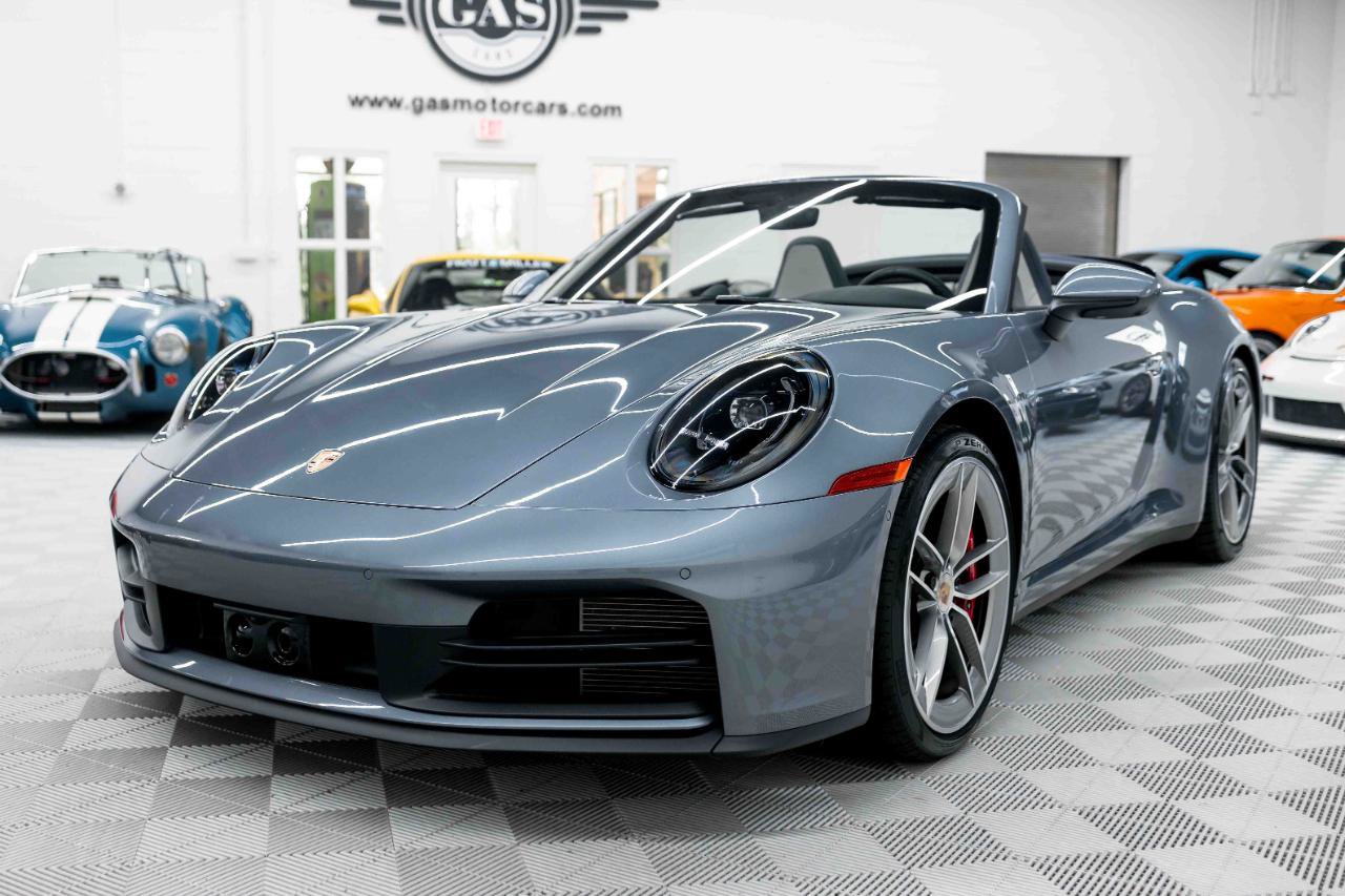 Used 2025 Porsche 911 Carrera S RWD image 3