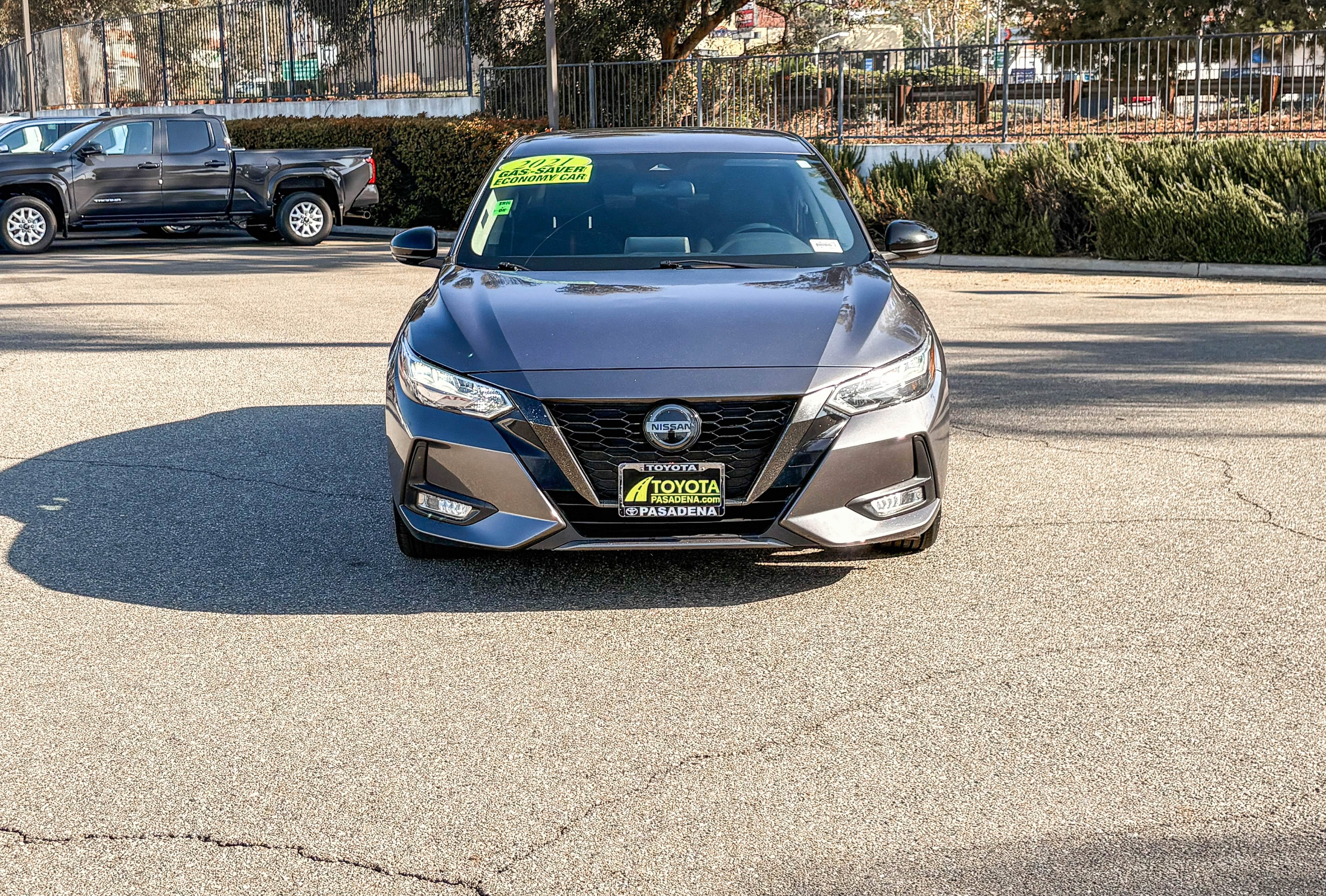 Used 2021 Nissan Sentra SR FWD image 2