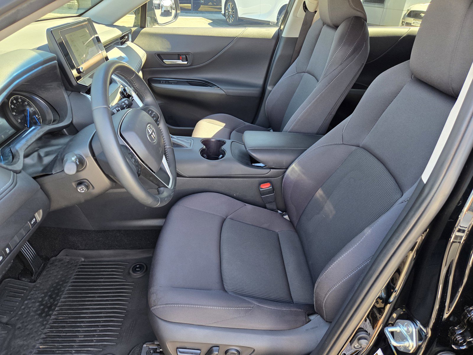 Used 2023 Toyota Venza LE AWD/4WD image 15