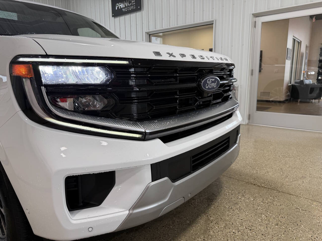 Used 2025 Ford Expedition Platinum AWD/4WD image 43