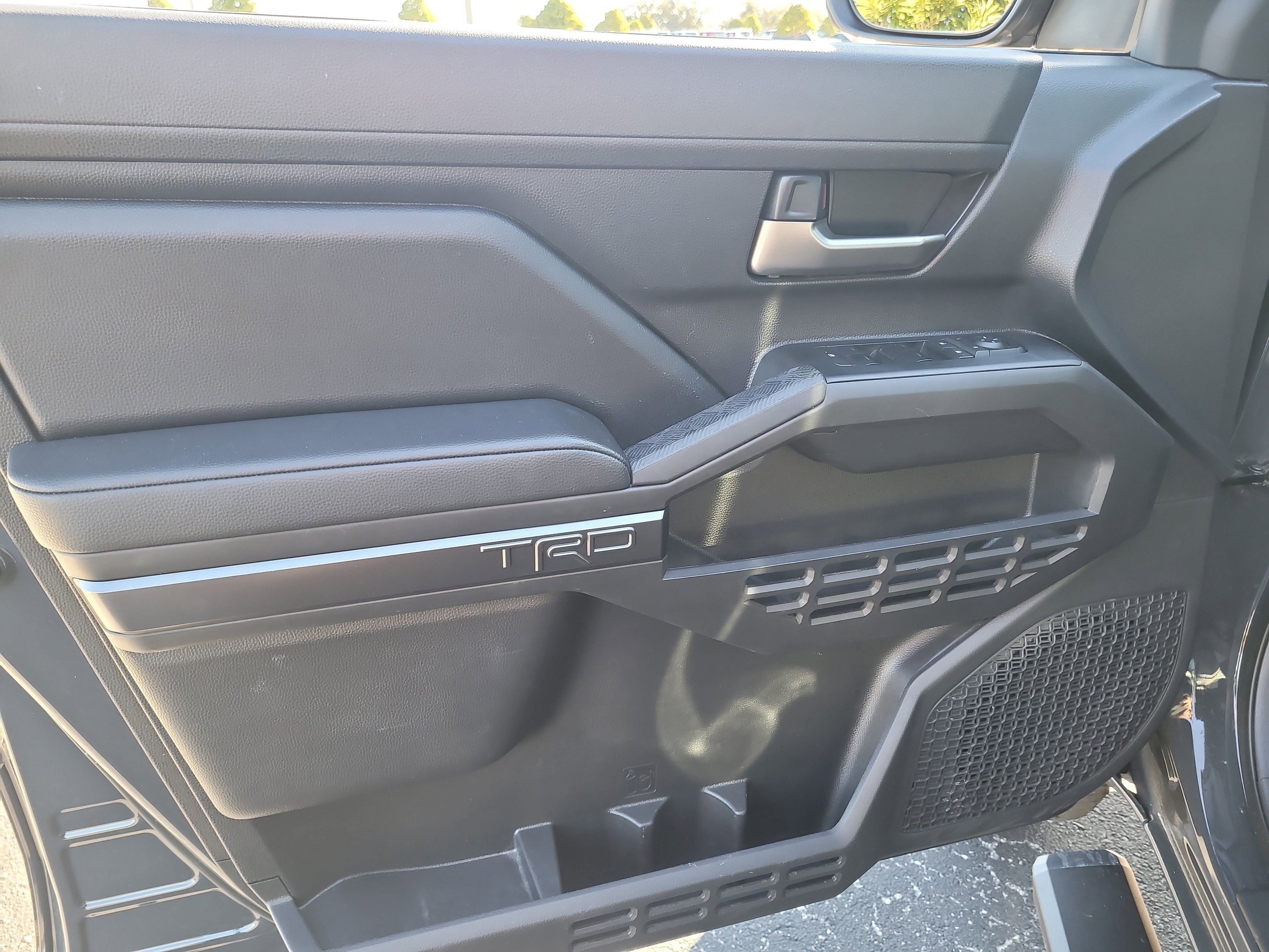 Certified 2025 Toyota Tacoma TRD Off-Road image 18