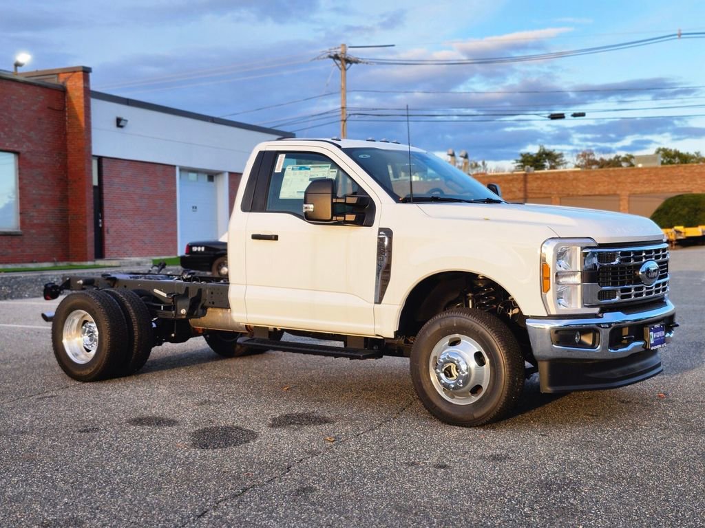 New 2025 Ford F350 XL w/ XL Chrome Package image 3