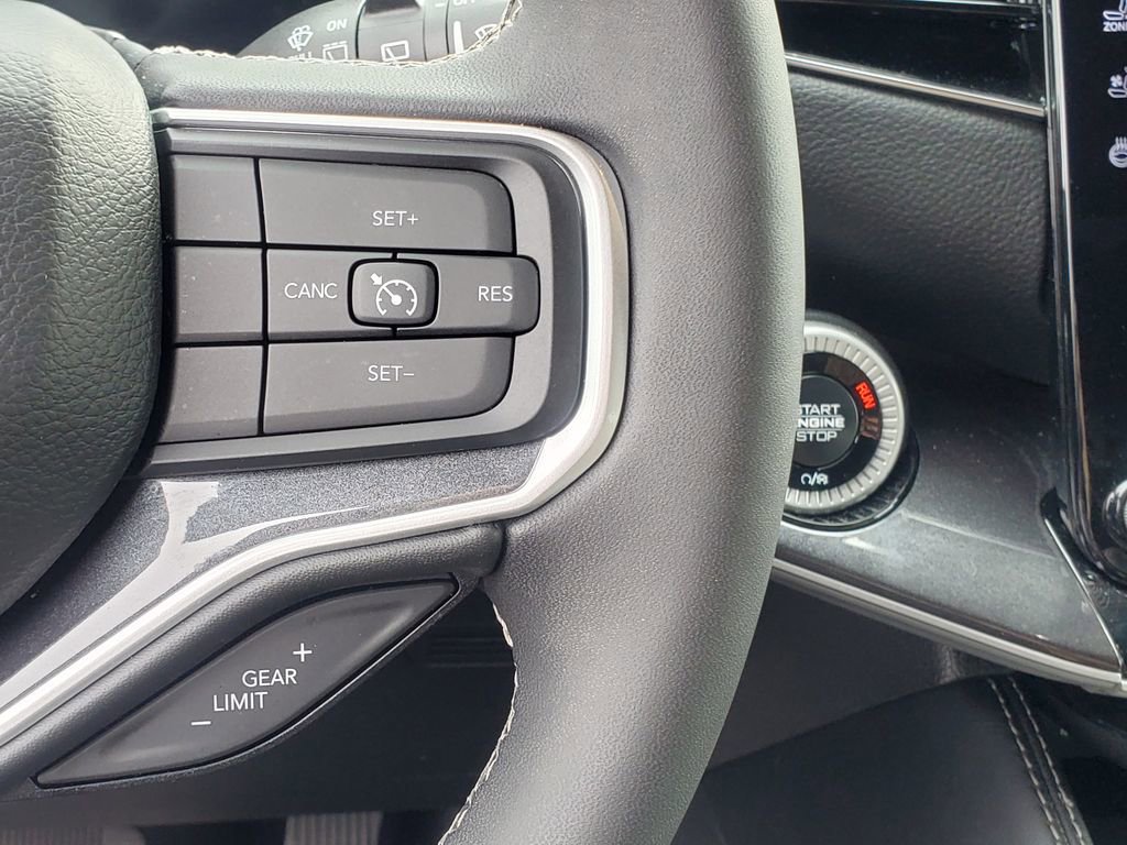 Used 2024 Jeep Wagoneer 4WD image 21