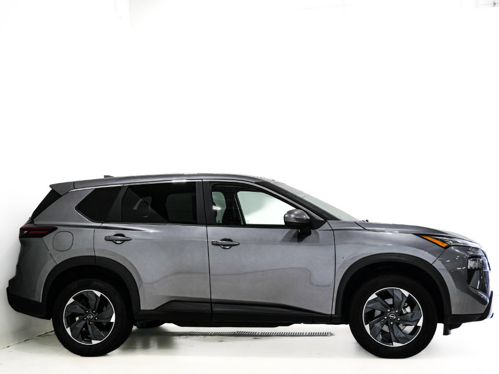 Used 2024 Nissan Rogue SV AWD/4WD image 4