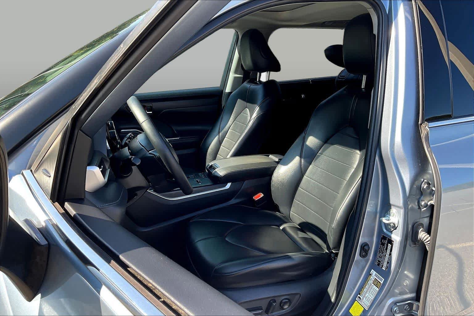 Used 2022 Toyota Highlander XLE FWD image 8