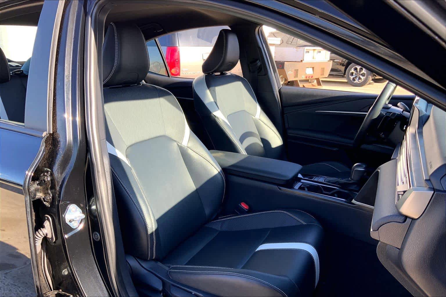 Used 2025 Toyota Camry SE FWD image 9