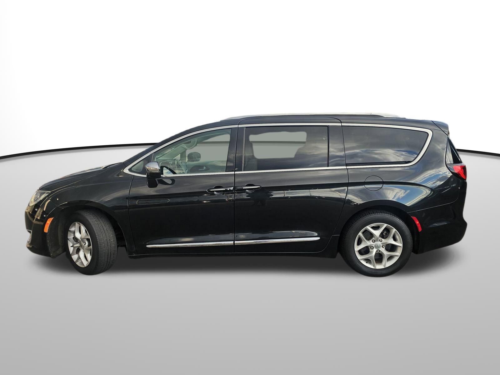 Used 2020 Chrysler Pacifica Limited image 2