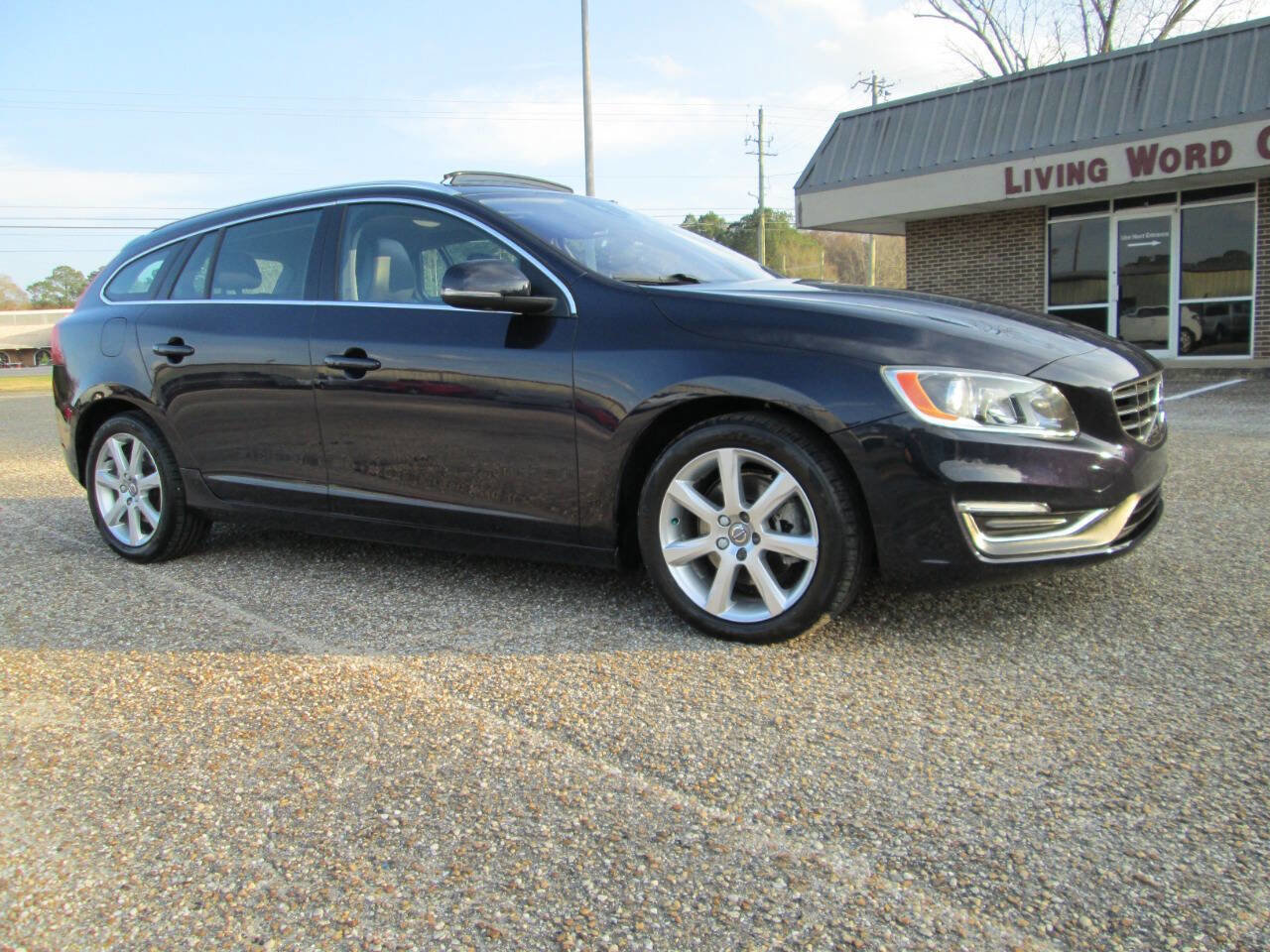Used 2017 Volvo V60 T5 Premier w/ Convenience Package image 15