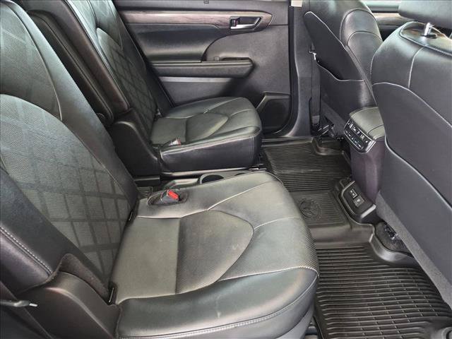 Used 2024 Toyota Highlander Platinum AWD/4WD image 23