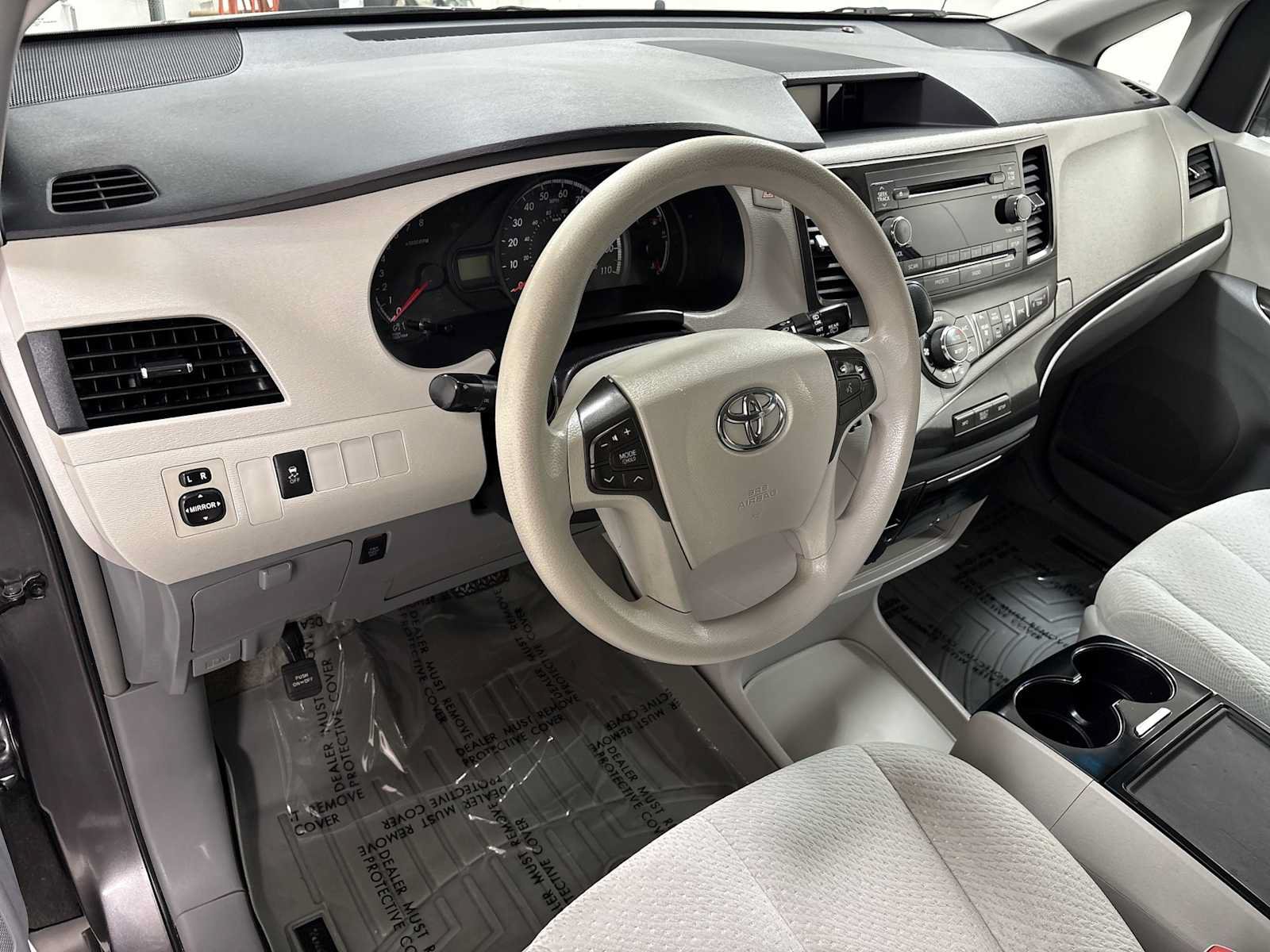 Used 2014 Toyota Sienna LE FWD image 12