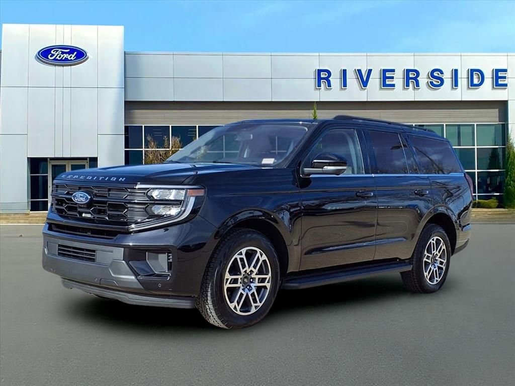 Used 2025 Ford Expedition Active image 3